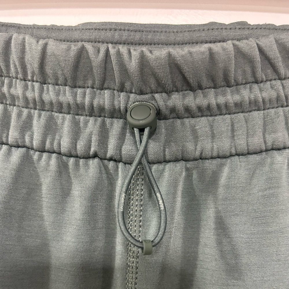 Lululemon Softstreme High-Rise Pant in Dark Forest Colorway - Picture 7 of 12